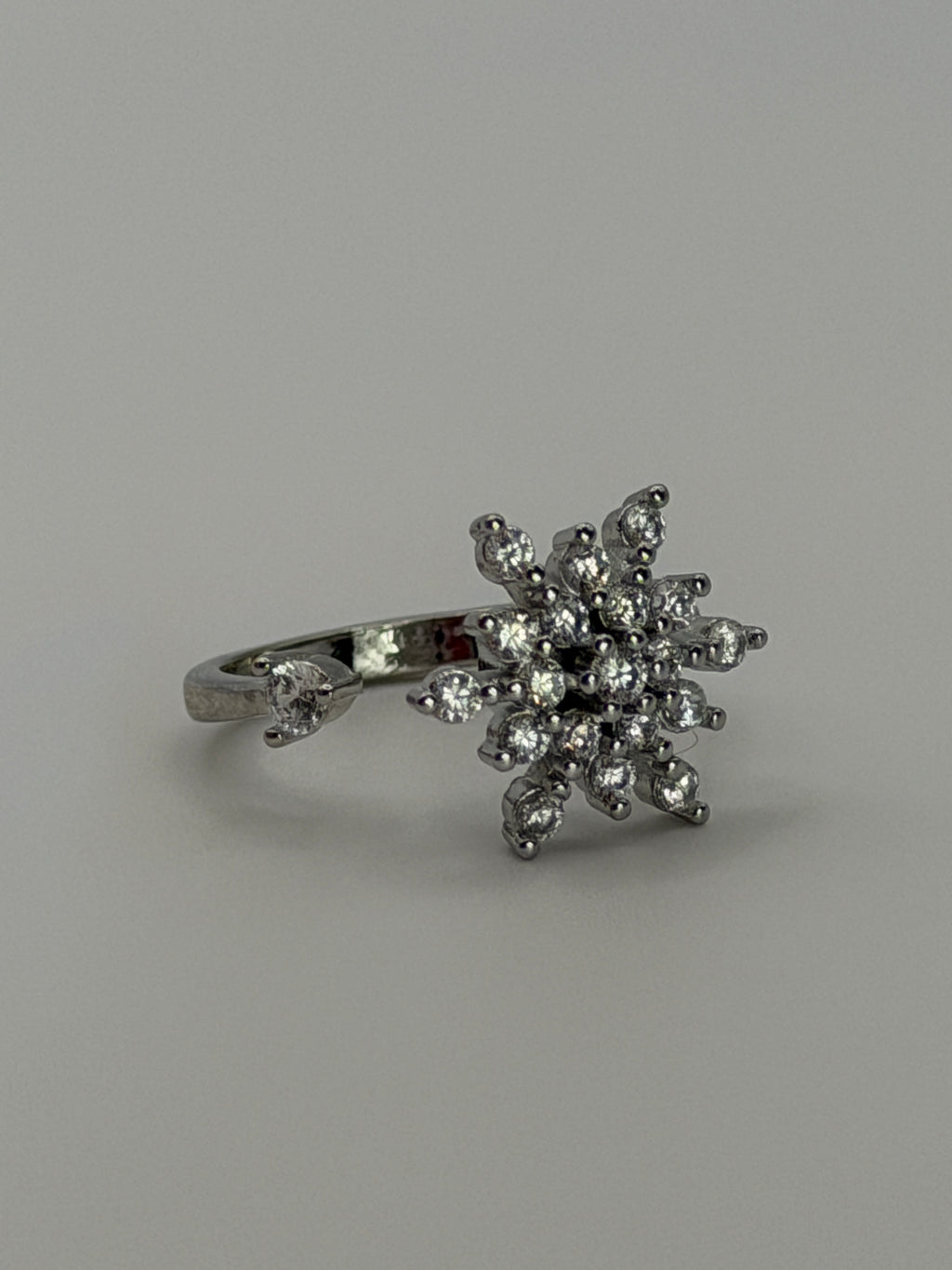 Frosted Snowflake Spinner Fidget Ring