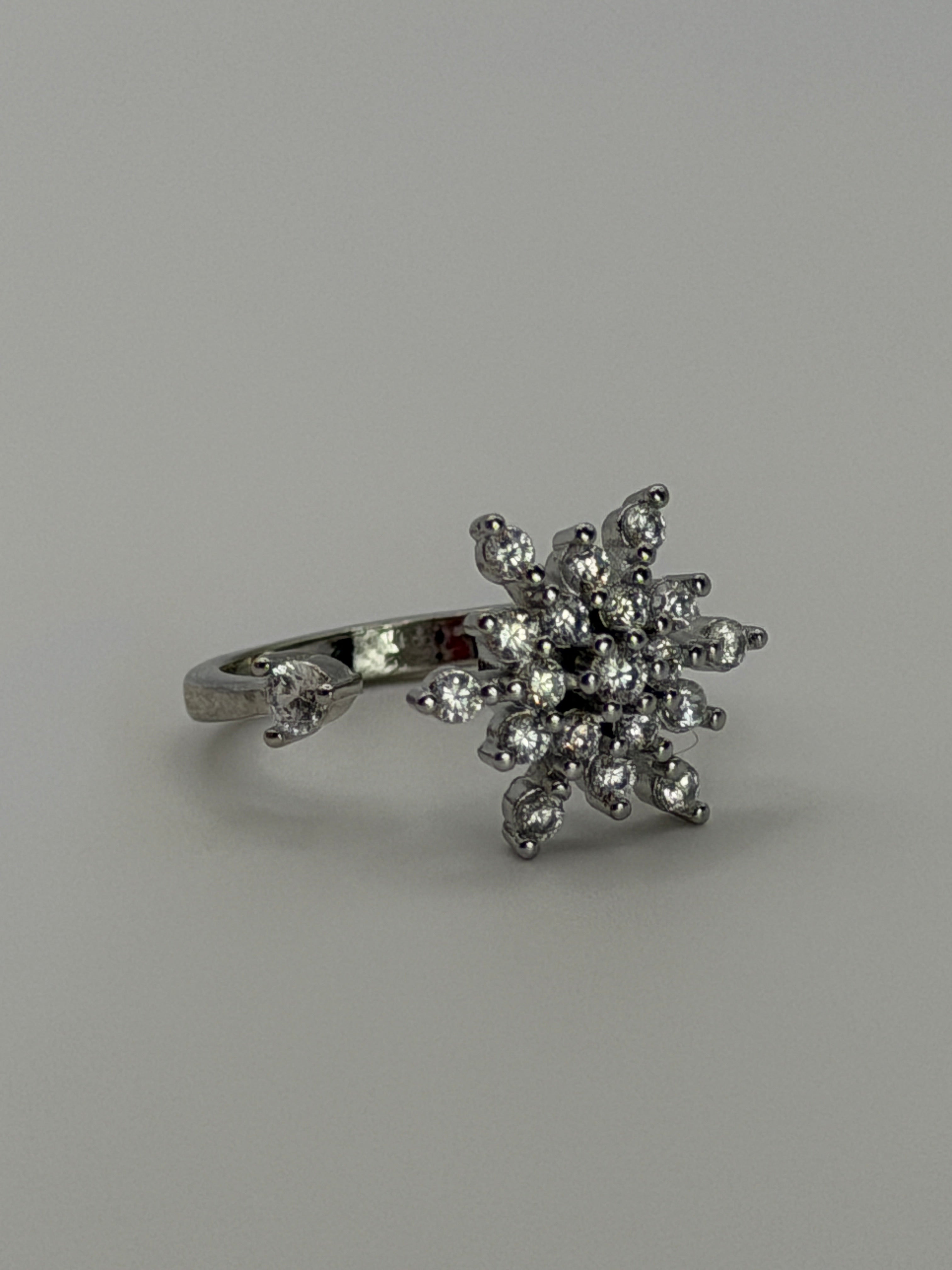 Frosted Snowflake Spinner Fidget Ring